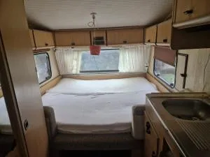 Camping La Foret du Morvan Caravan Joost - 蒙索莱米讷