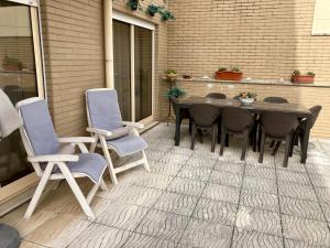 Rocha’s Apartment REMODELADO! Na praia com terraço