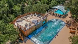 Camping Les Prés du Roi - 卡勒维松