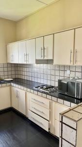 Cozy Apartment with Pool & 10 mins walk to Beach