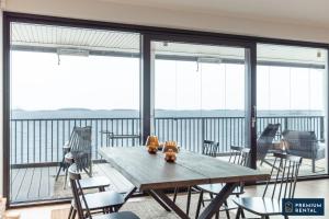 C44 Ultimate Luxury Waterfront Penthouse