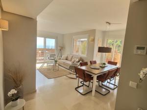 LUXURY ESCAPE - 3BR PENTHOUSE, Breathtaking Views, Pool, in the heart of Costa del Sol!