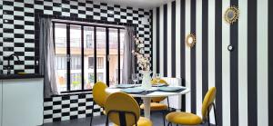 Duo : Ambiance rebelle et zen, proche RER C & Orly