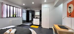 Duo : Ambiance rebelle et zen, proche RER C & Orly