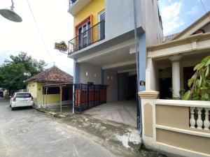 Duta Elite Kostel Syariah near RSUD Caruban Redpartner