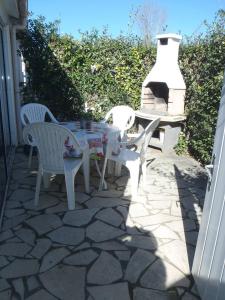 VILLA 3 PCES MEZ 42m2 + TERRASSE 11m2 REF 4054