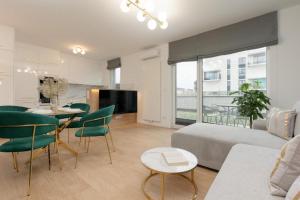 Green apartment in Warsaws Bemowo district with a garden and double garage