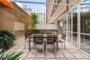 Sunlit Expansive Terrace, Ac & Outdoor Seating