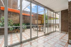 Sunlit Expansive Terrace, Ac & Outdoor Seating