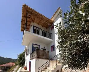 Boetiekhuis Stefanos met berg en zeezicht - Chrisokellaria