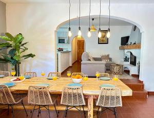Villa by Playa den Bossa & Ibiza town 7min, BBQ