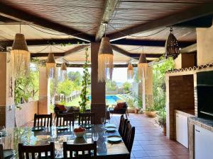 Villa by Playa den Bossa & Ibiza town 7min, BBQ