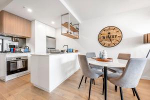 Chic Urban Retreat Brunswick I365