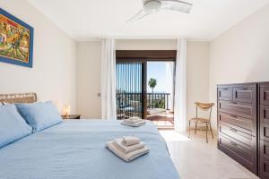 Incredible apartment with sea views and balcony