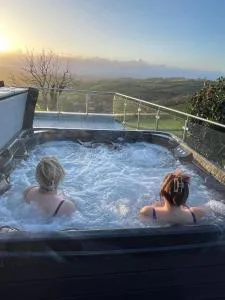 Dog friendly, Roof top hot tub, Panoramic views. - Coffinswell