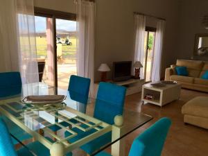 Villa Stylish Host, Heated pool & high speed wifi