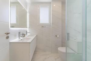 Modern 2-Bed Apartment with Huge Terrace