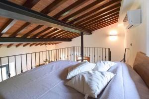 Villa Uliveta by Nicola Real Estate