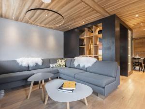 Luxueux Appartement 5* à La Clusaz, 4 Pièces, Balcon, Proche Pistes et Commerces - FR-1-304-176
