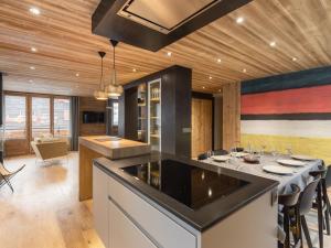 Luxueux Appartement 5* à La Clusaz, 4 Pièces, Balcon, Proche Pistes et Commerces - FR-1-304-176