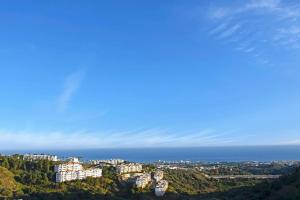 Calahonda 4, Jacuzzi, wifi, AC,BBQ, Big terrace, Private parking, Beach & Golf