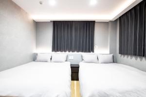 Walk to Kuramae Subway Stop YoYK