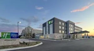 Holiday Inn Express & Suites Chicago Schaumburg by IHG - 霍夫曼庄园