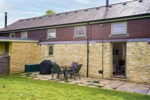 Orchard Cottage: Lake Access & Facilities On-site - Somerford Keynes