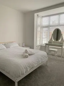 Iris Home in Southsea FREE street parking and pets welcome - Eastney