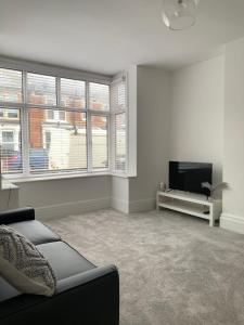 Iris Home in Southsea FREE street parking and pets welcome
