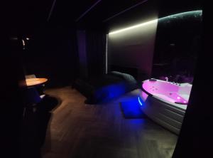 Premium Bubble Jacuzzi Apartment