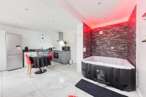 Appartements La belle Hirondelle - Love Room Jacuzzi : photos des chambres