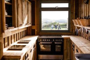 9 Eagles Eyrie, Camp Tapnell