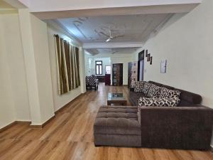 9 BHK in Krishna Nagar Lucknow LKO 9BHK 201L,202R&302R