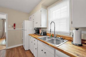 The Zen Den by UofM- 3BR w Large Outdoor Area