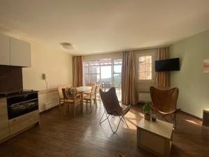 Duplex 3 Pièces 6 Pers avec Terrasse, Piscine, et Parking - FR-1-504-658