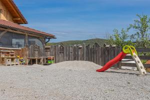 Fun and Games Homestead Lukec - Happy Rentals 