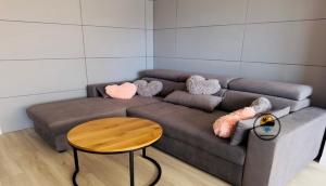 LMHA16 Los Gondolas, Contemporary style one bedroom apartment with pool view, La Manga