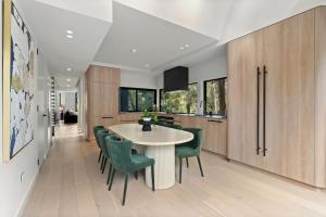 Luxurious Parkside 4BR Terrace House wGarage