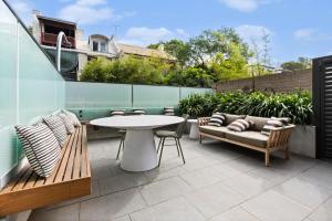 Luxurious Parkside 4BR Terrace House wGarage