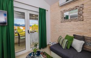 Awesome Apartment In Kastel Stari With Kitchen 