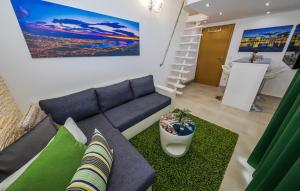 Awesome Apartment In Kastel Stari With Kitchen 