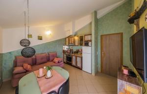 Cozy Apartment In Kastel Stari With Kitchen 