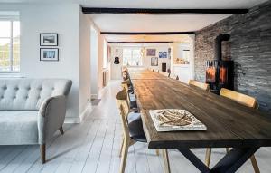 Beautiful Home In Allinge With Wifi