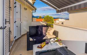 Gorgeous Apartment In Kastel Stari With Wifi 