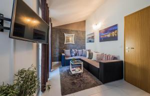 Gorgeous Apartment In Kastel Stari With Wifi 