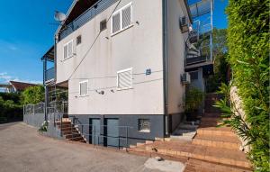 4 Bedroom Lovely Apartment In Krusevo