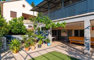 4 Bedroom Lovely Apartment In Krusevo