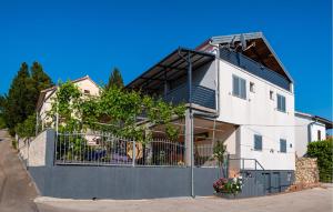 4 Bedroom Lovely Apartment In Krusevo