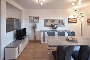 Beau 3 pièces avec jardinet et cour, 5 min plages